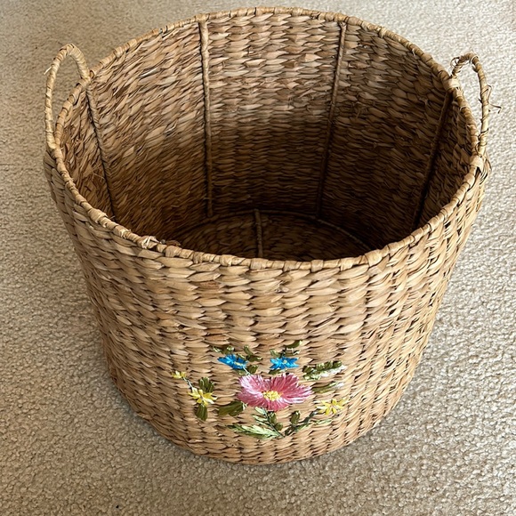 Other - Wicker basket with floral design